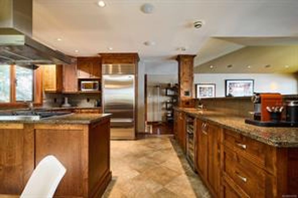 listing image 16044284678130