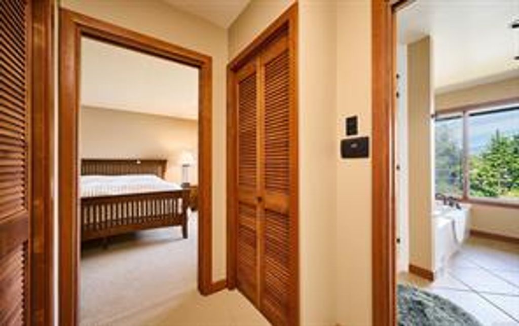 listing image 16042744697037