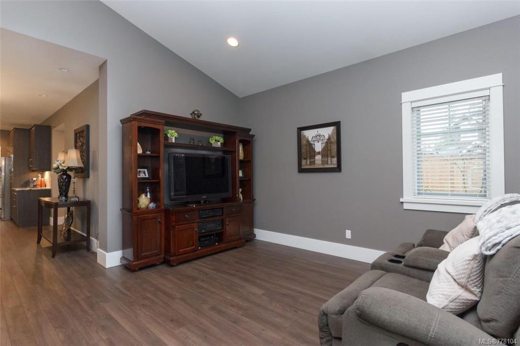 listing image 16046918350436652790