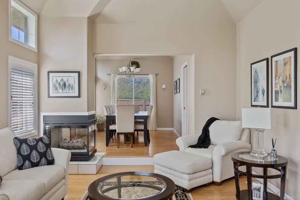 listing image 16049591729587625630
