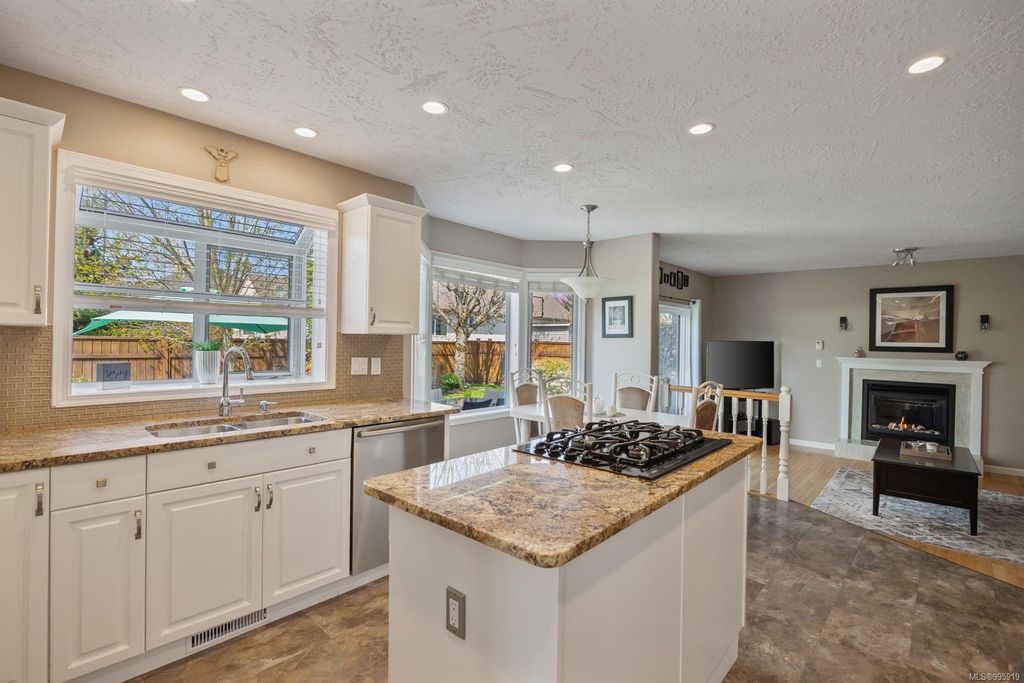listing image 16042107310884247172