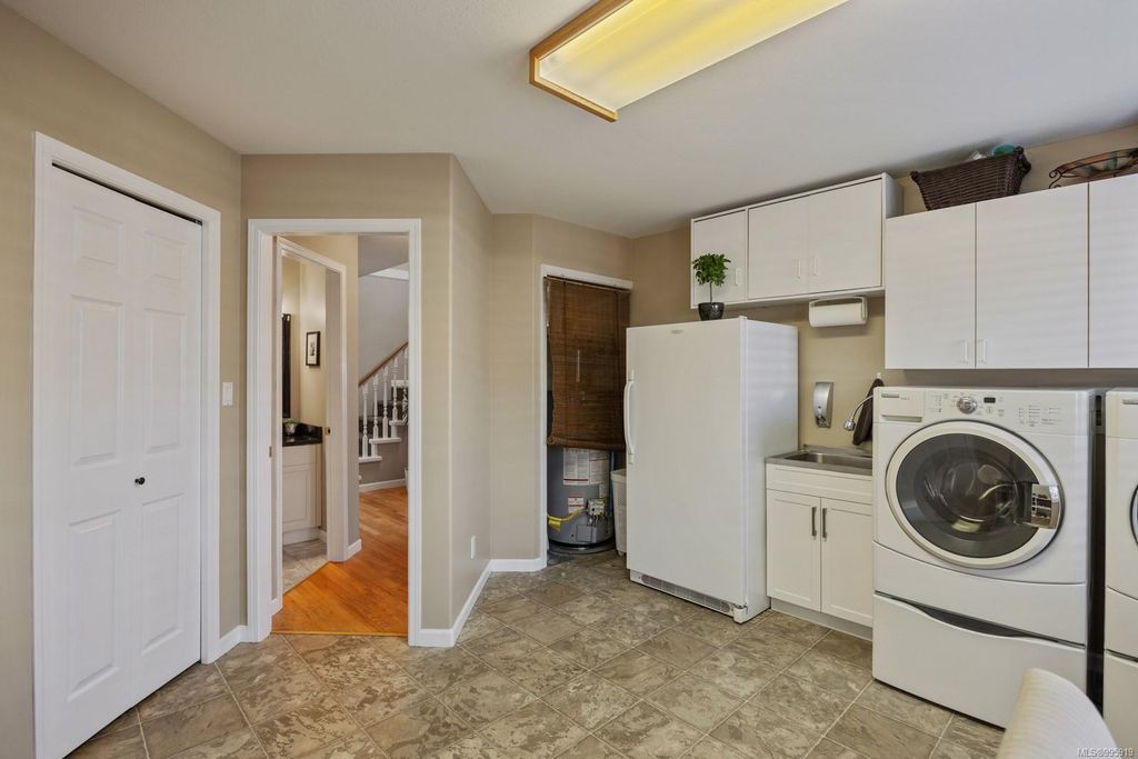 listing image 16049717744147783411