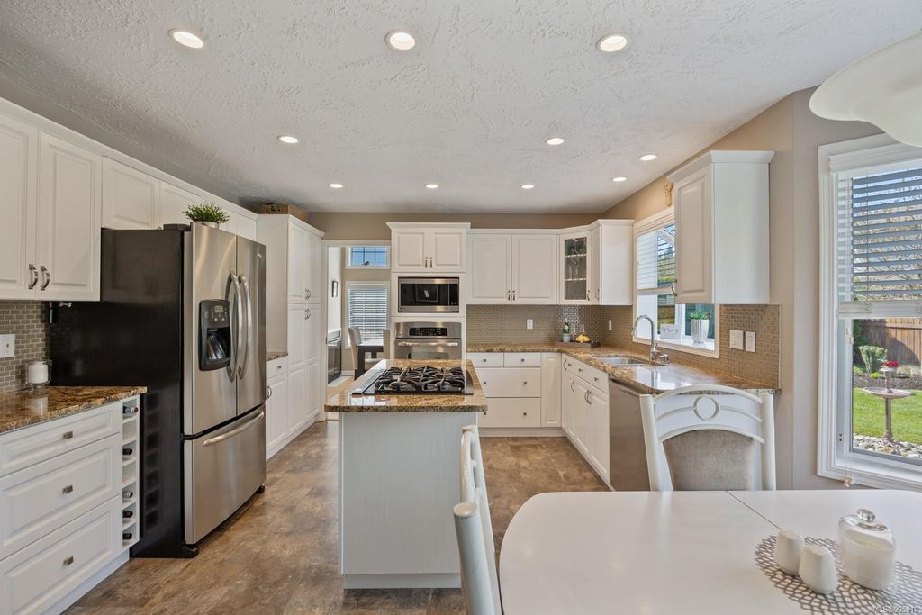 listing image 16049741865286892507
