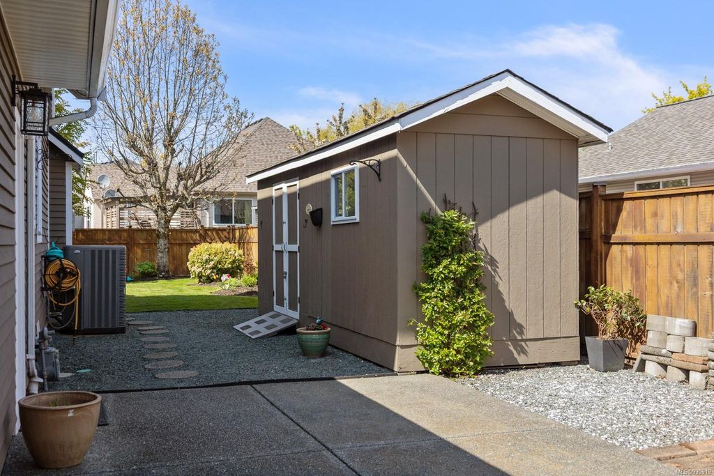 listing image 16043522789194495553