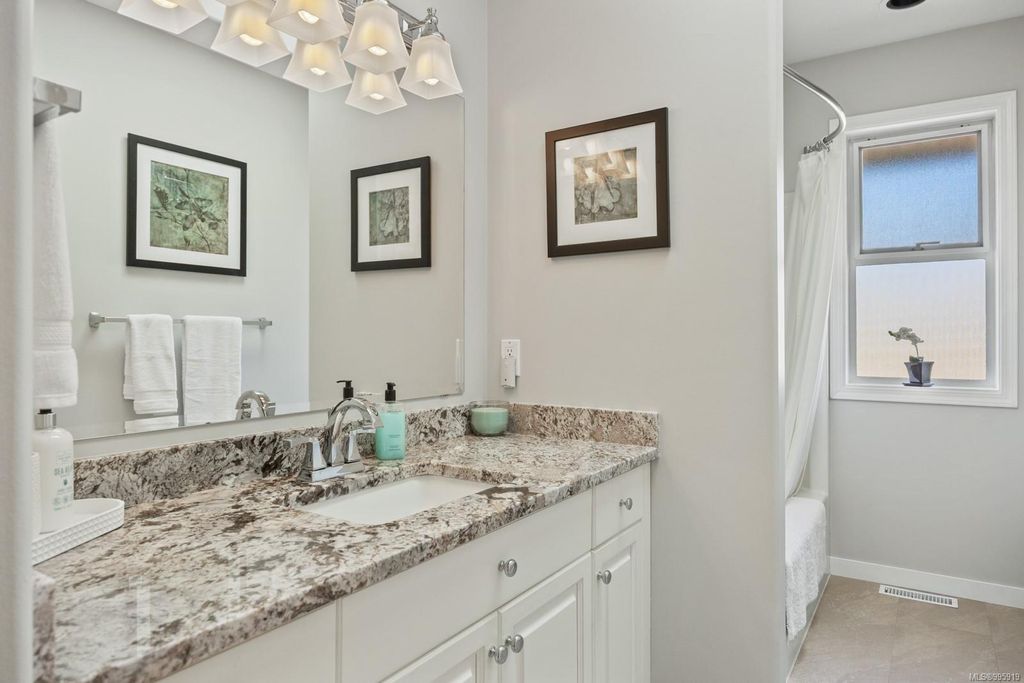 listing image 16046490960582503295