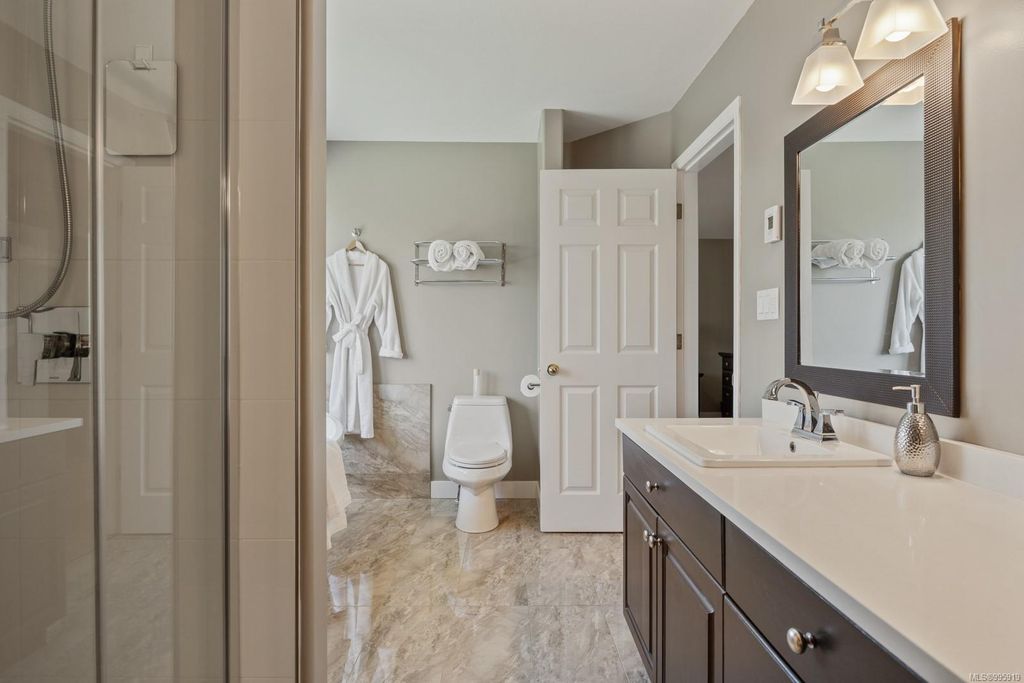 listing image 16041769883000879962