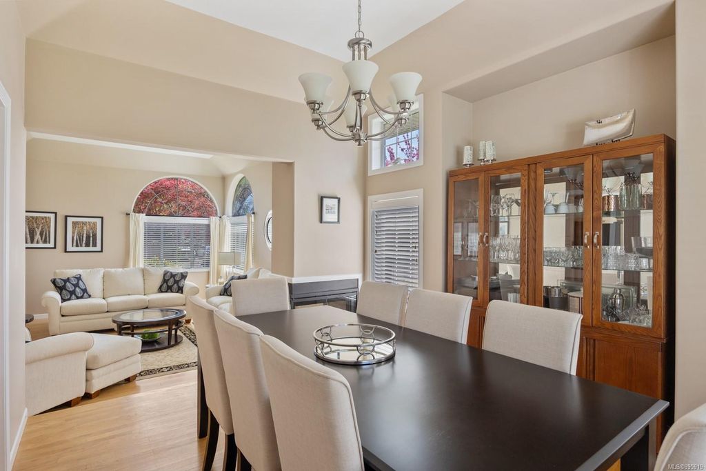 listing image 16045945984685622806