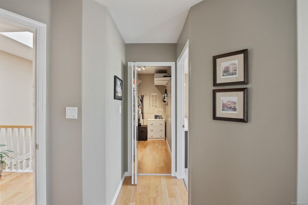 listing image 16044608367424013371