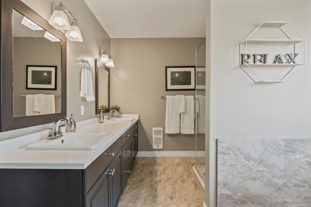 listing image 16048090535081797341