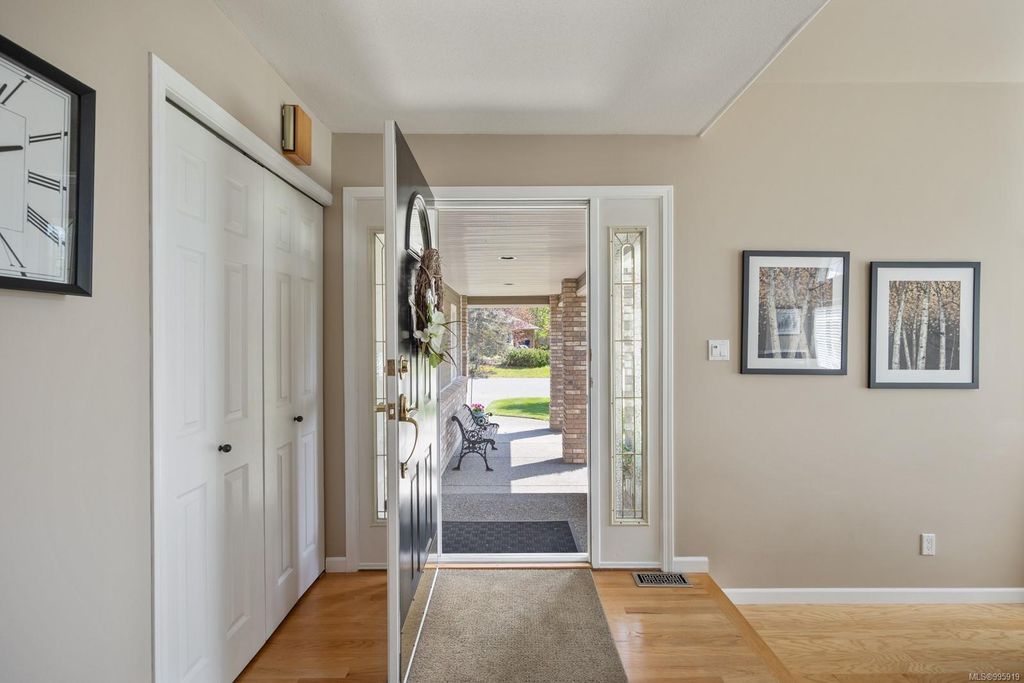 listing image 16046735223045807890