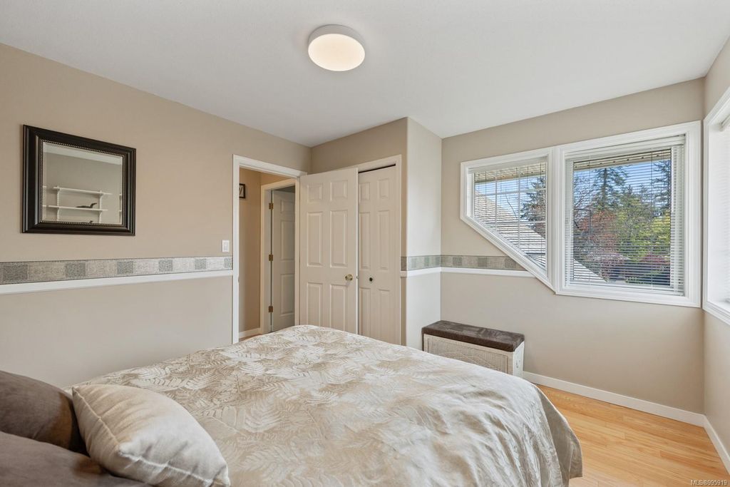 listing image 16044346183418901183