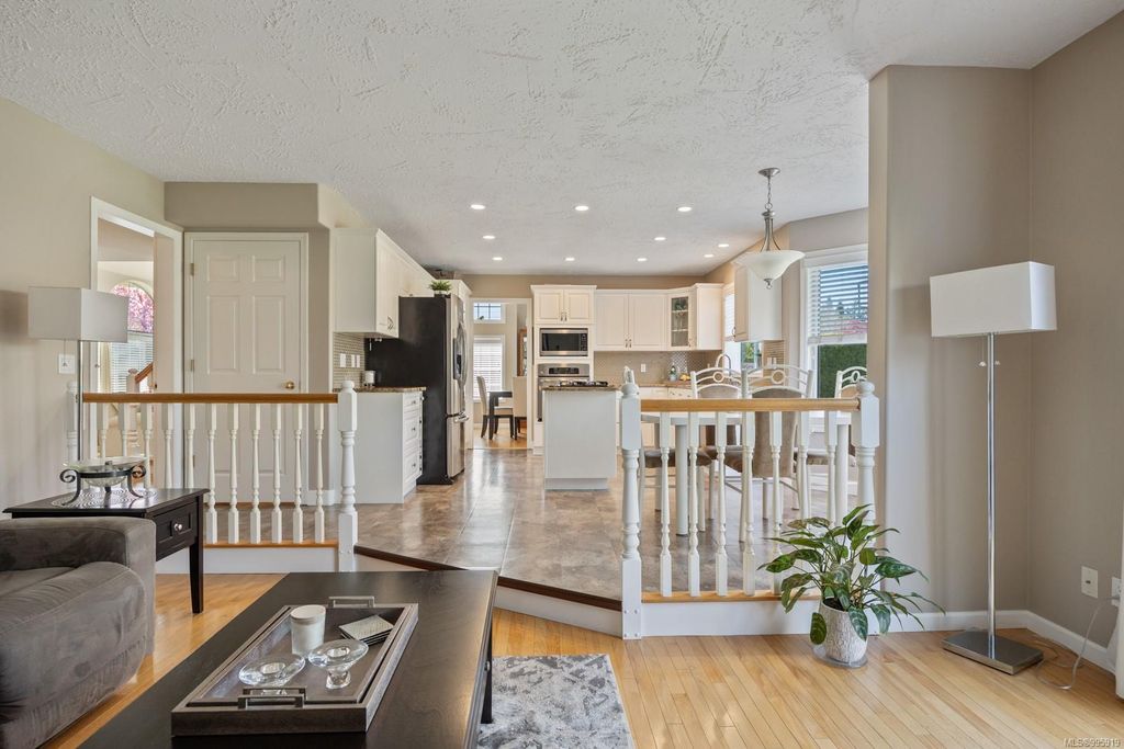 listing image 16042747482280802793