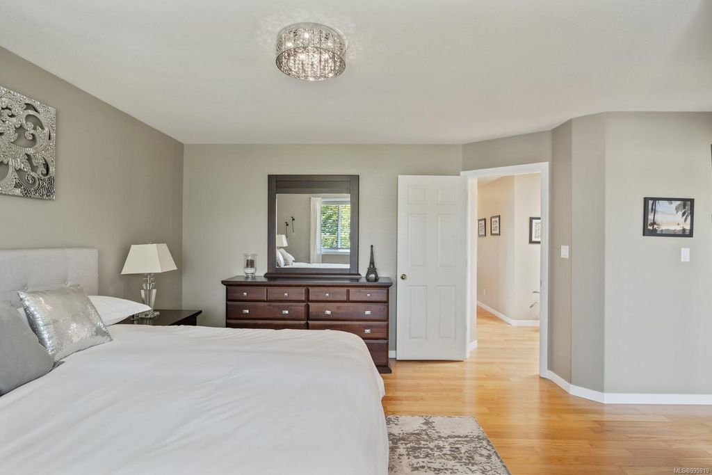 listing image 16046727873391847226