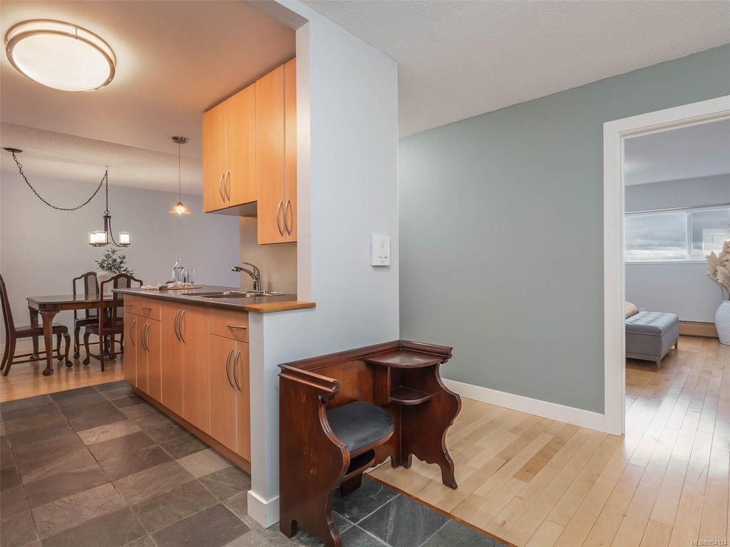 listing image 16041851524719115943