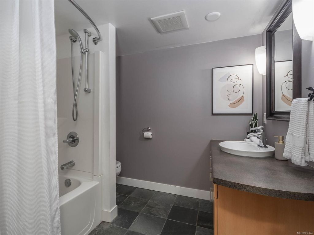listing image 16041505355045972651
