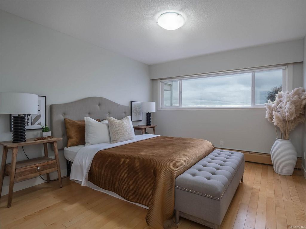 listing image 16048607684836073344