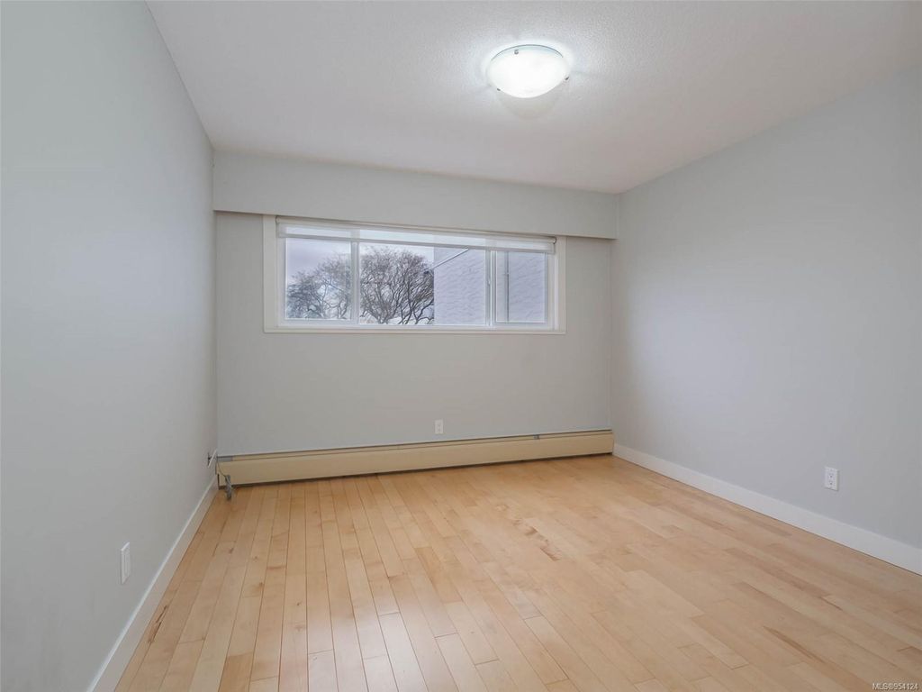 listing image 16048779823548254795