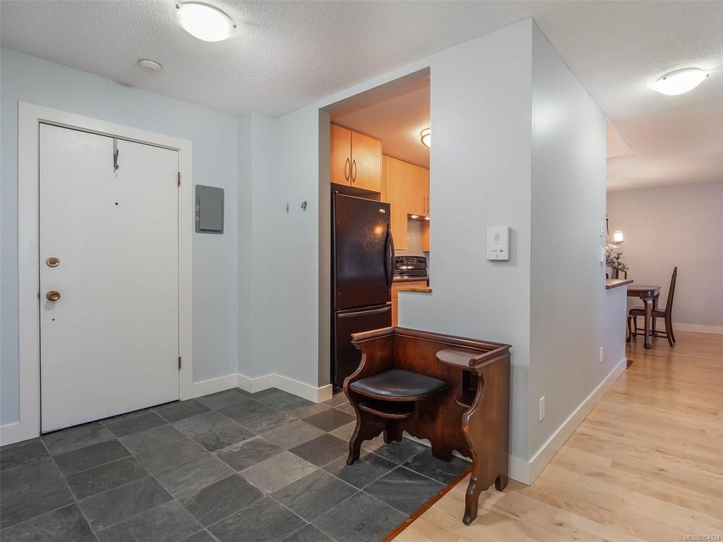 listing image 16046247687246671663