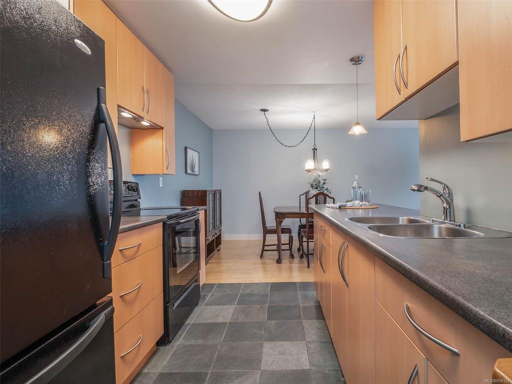 listing image 16047130156236030575