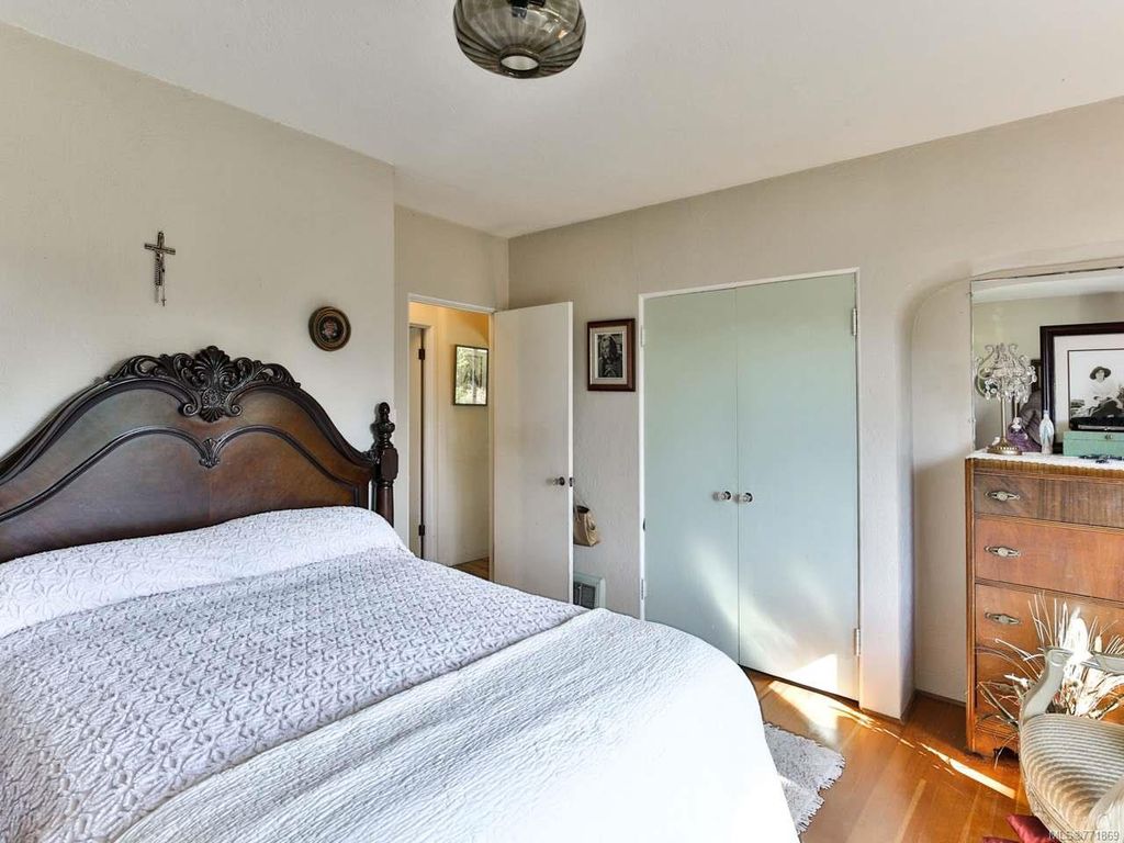 listing image 16041472373410314152