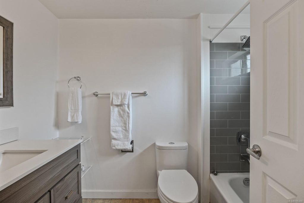 listing image 16049054836770079308