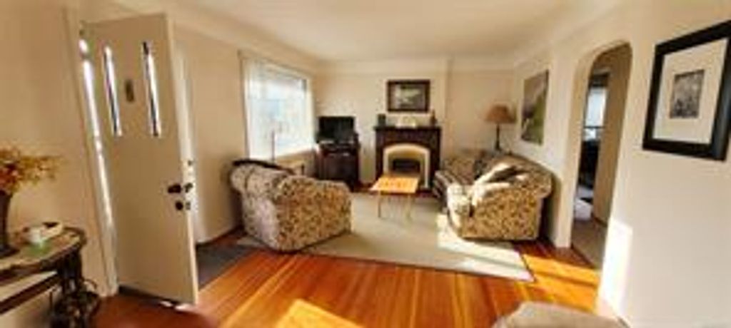 listing image 16042661183787011156