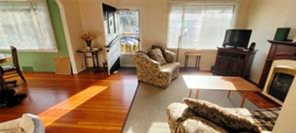 listing image 16047020025440914144