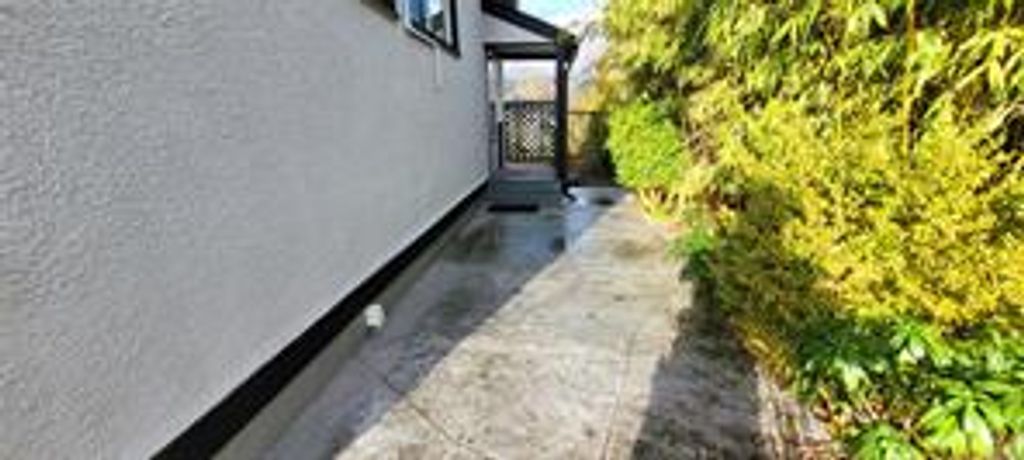 listing image 16047508017085627399