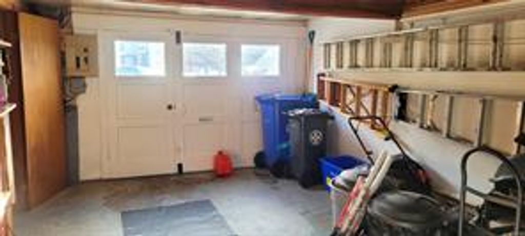 listing image 16049773154187935192