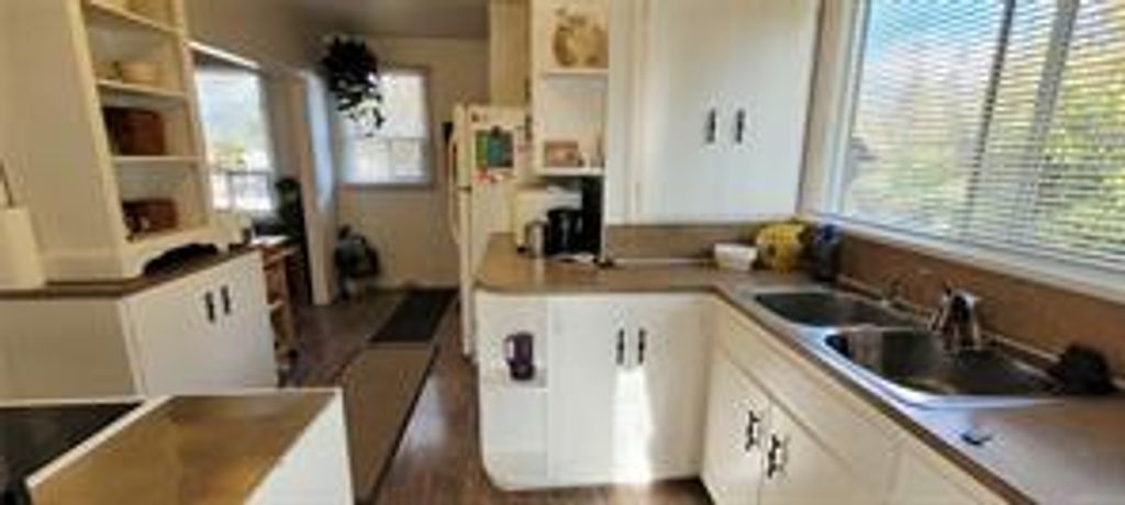 listing image 16043277590031083883