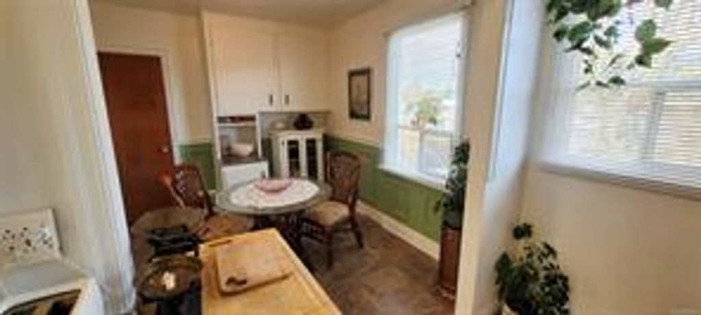 listing image 16049439671219225436