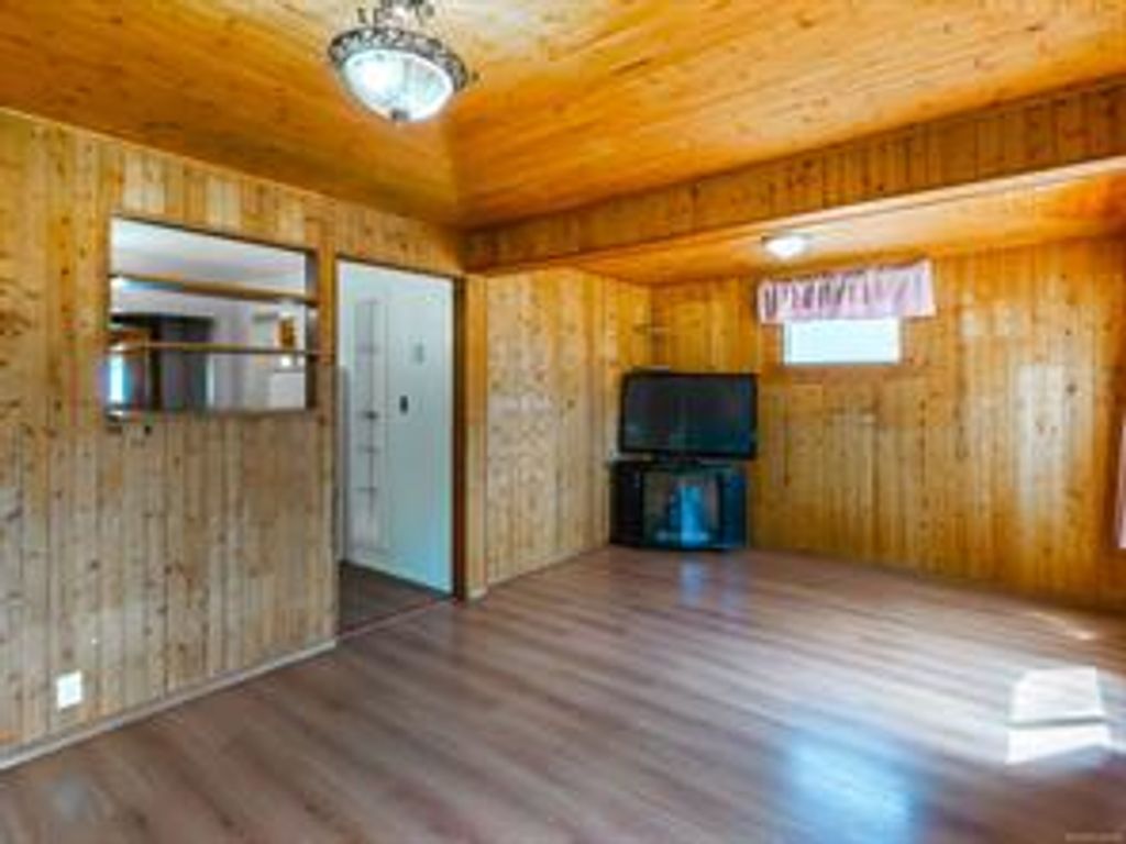 listing image 16046010402829254583