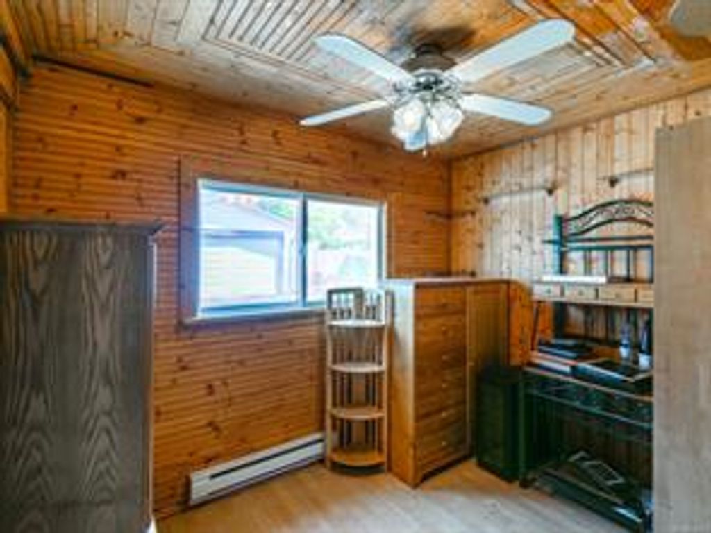 listing image 16049324865472838820