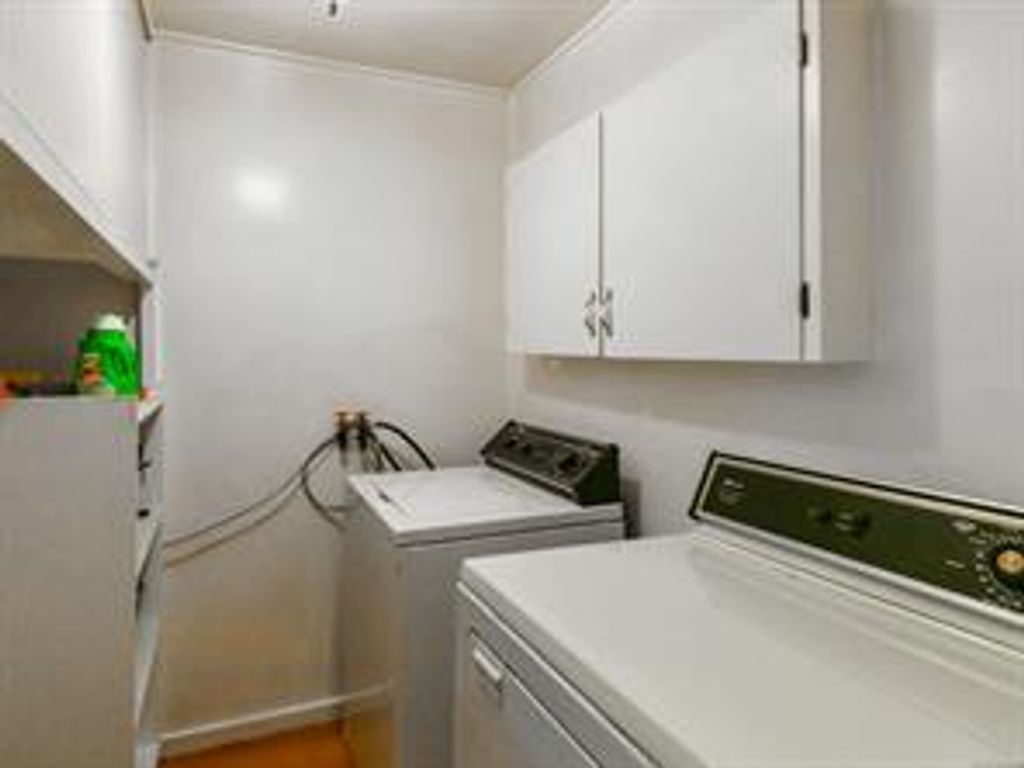 listing image 16045359860171242643