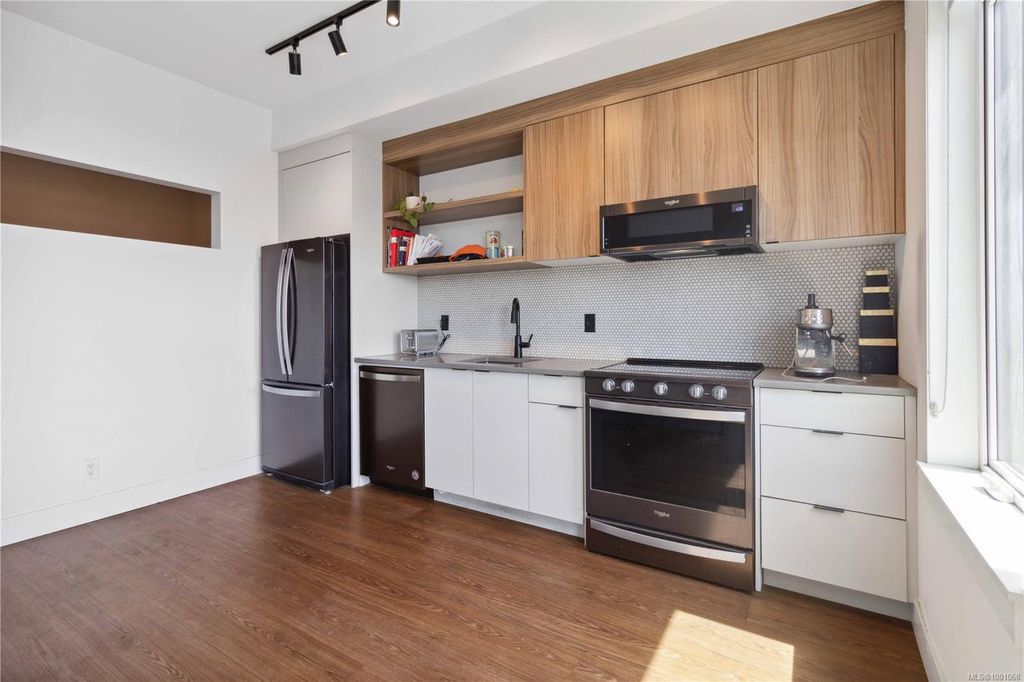 listing image 16043156990136456088