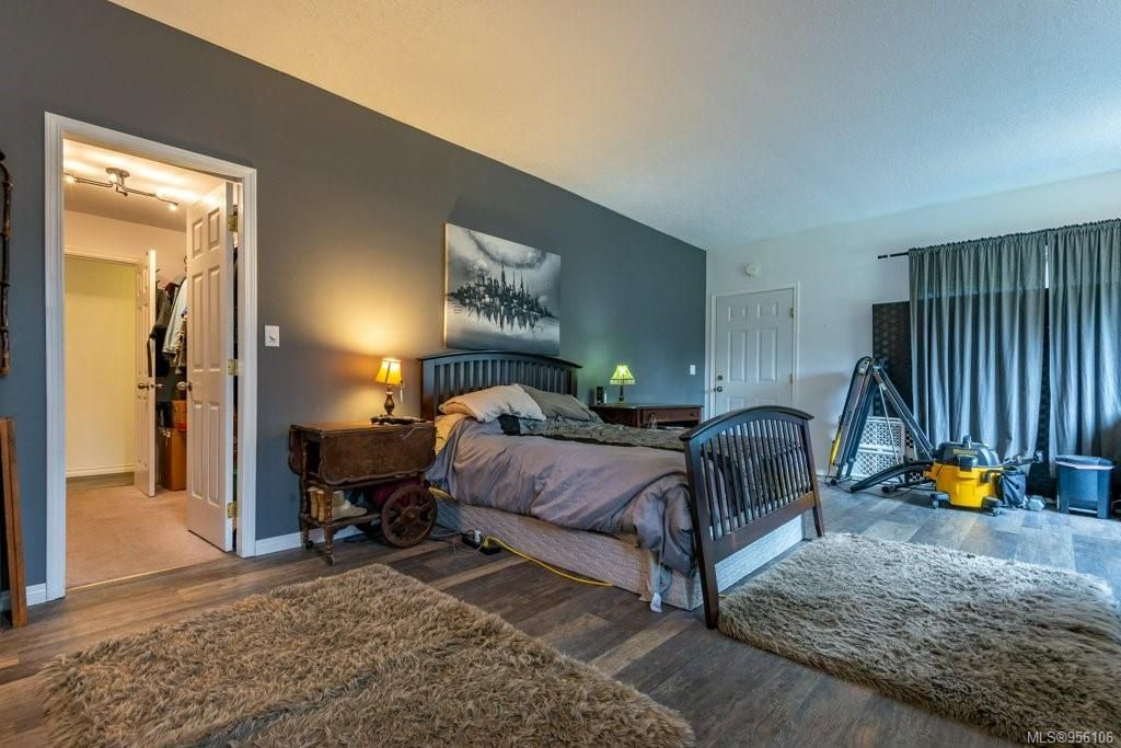 listing image 16049671456807549445