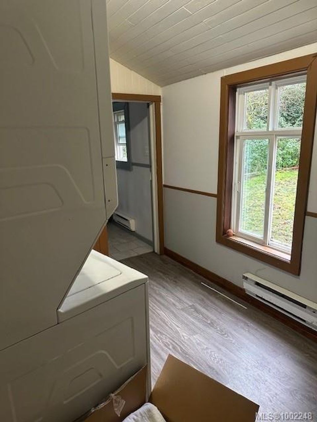 listing image 16044817383368563845
