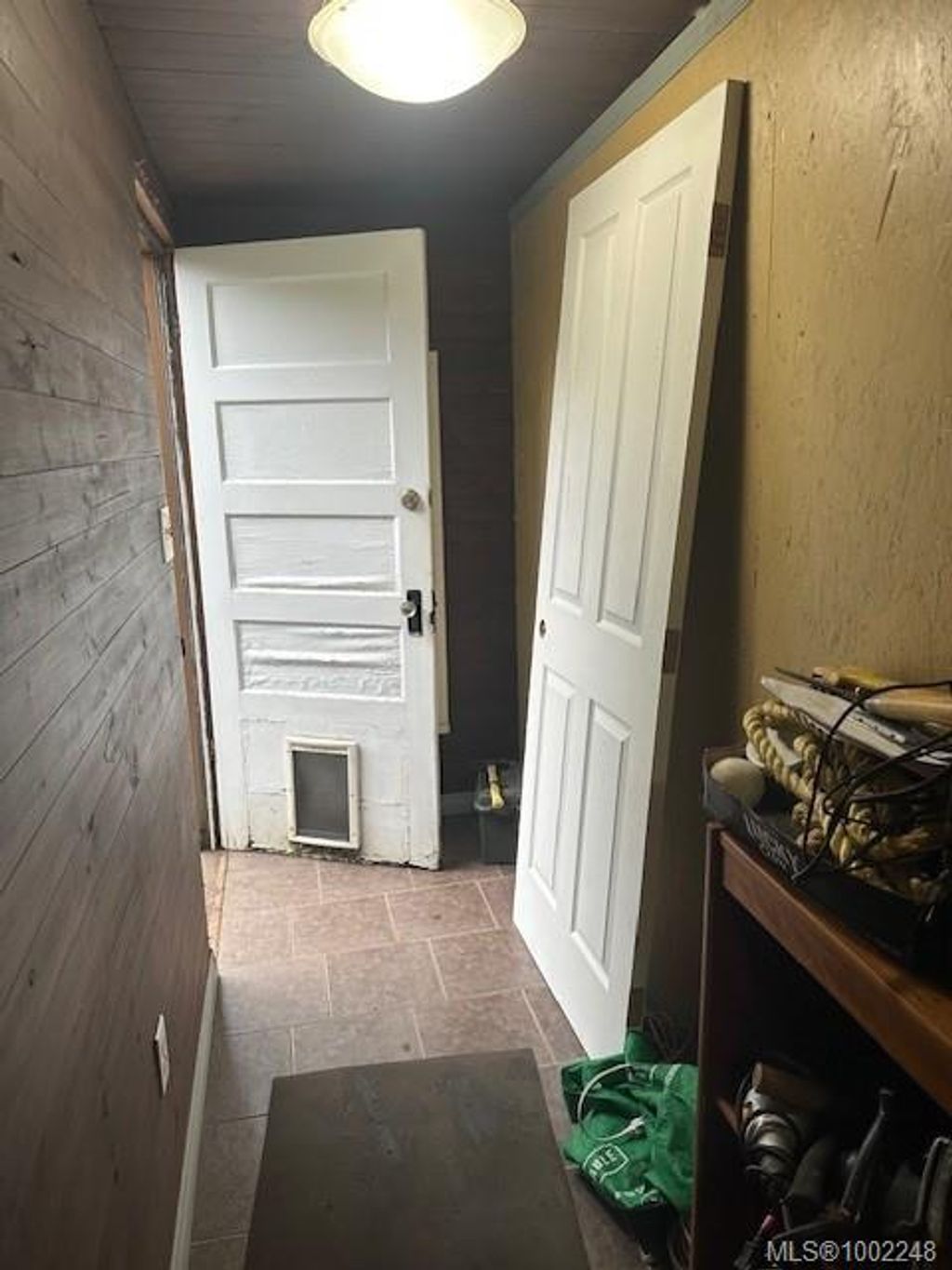 listing image 16048776163136022488