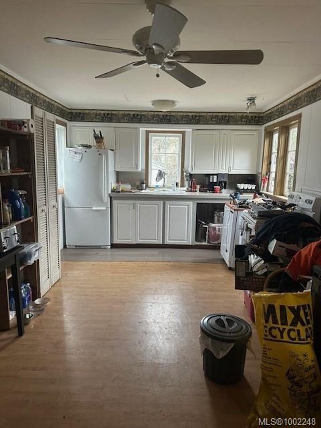 listing image 16044173175298810207