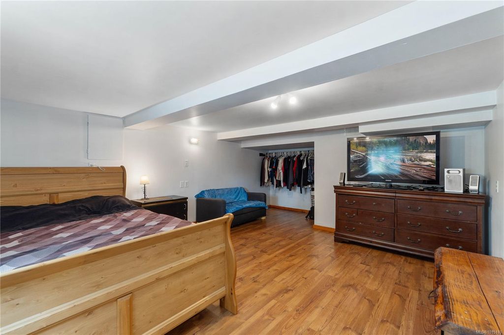 listing image 16049701792688418307