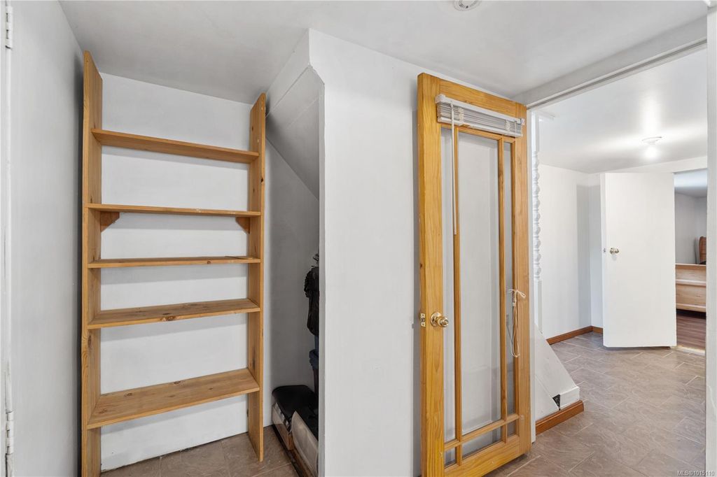 listing image 16048514331515505165