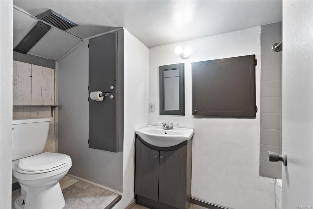 listing image 16044925789962917438