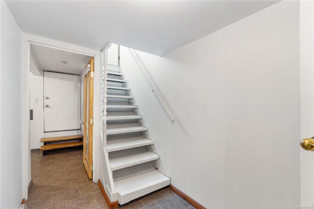 listing image 16048686197376492782