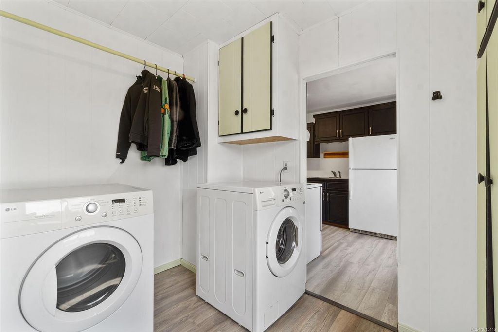 listing image 16042200358008408605