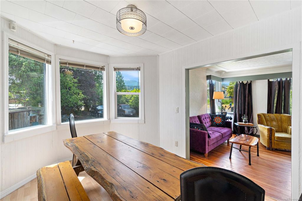 listing image 16044629708819068319