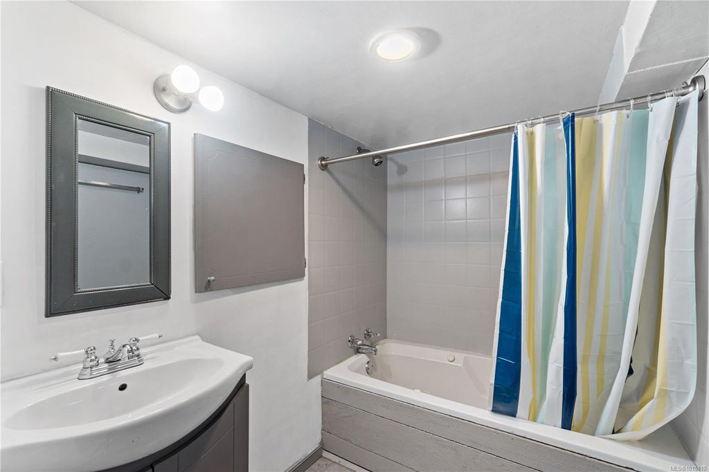 listing image 16040947549002146827