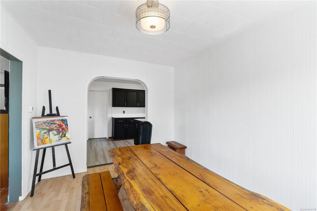 listing image 16046815393094980243