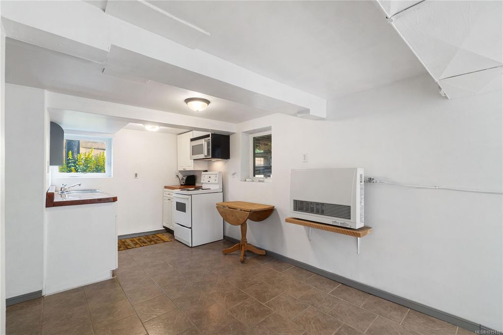 listing image 16048765306573038415