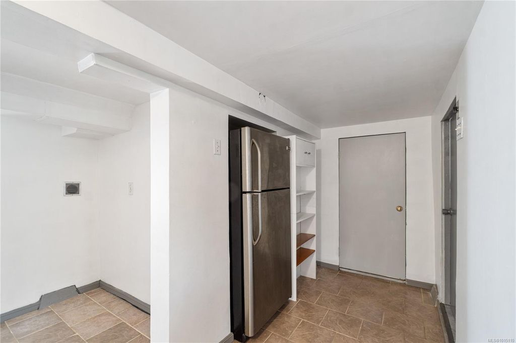 listing image 16047243328818075505