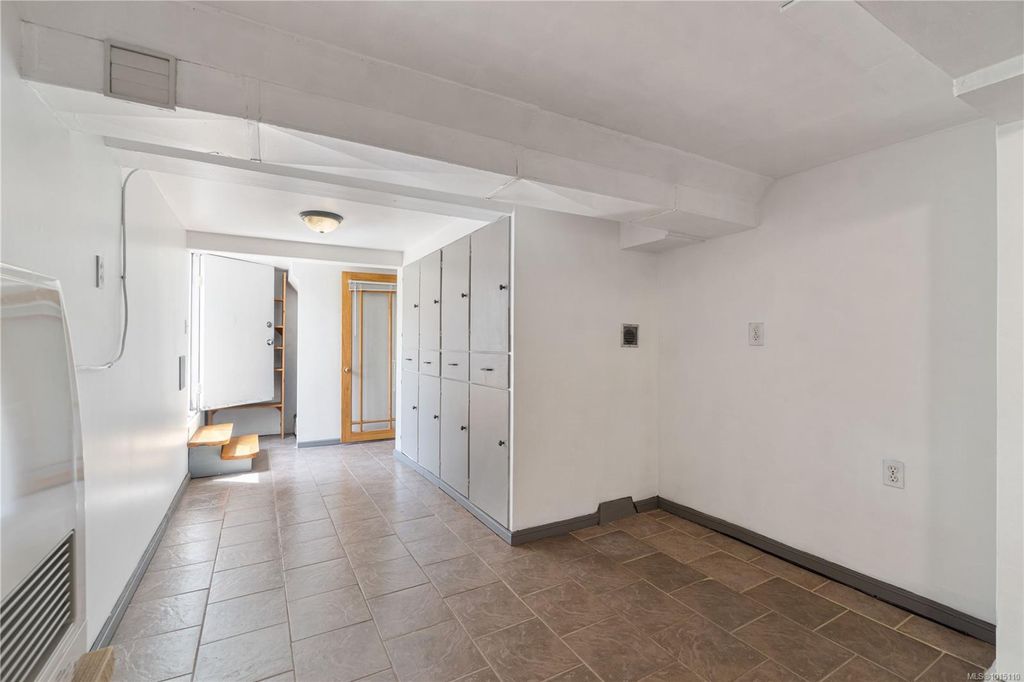 listing image 16044183052516106733